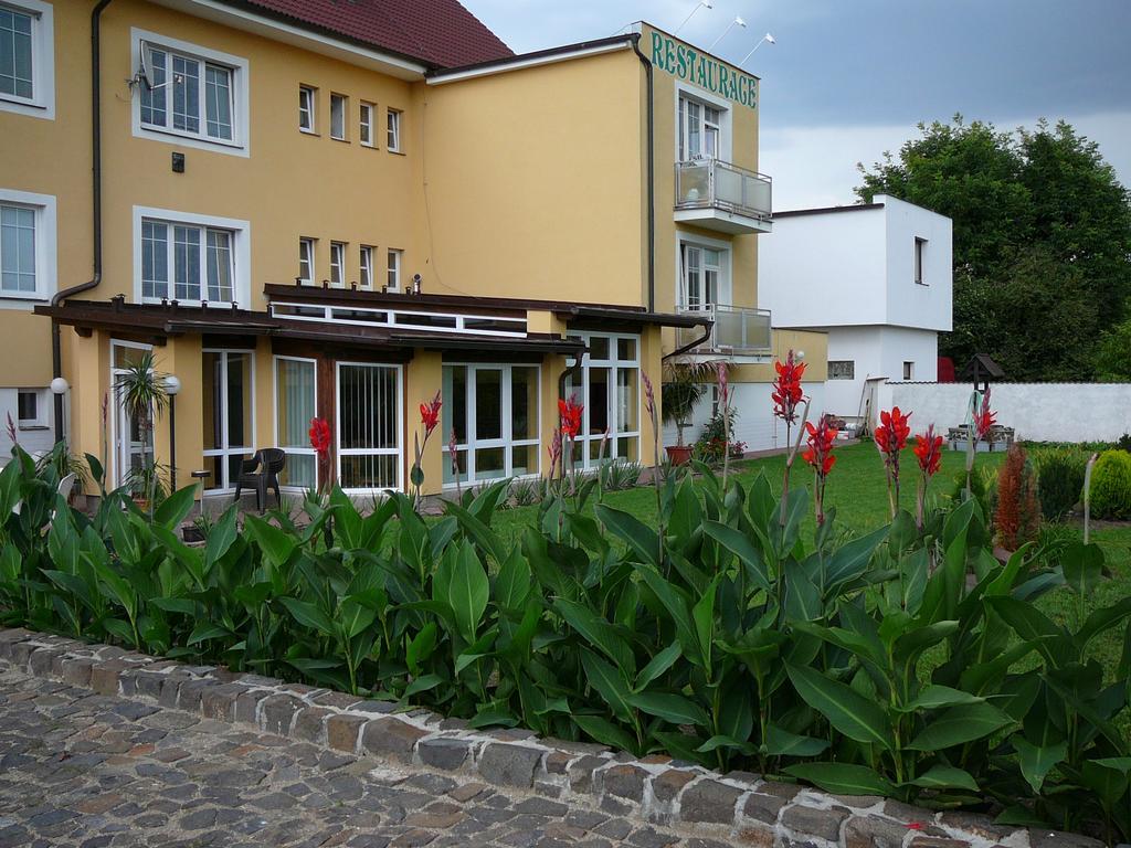 Pension U Mydlaru Mnichovo Hradiste Luaran gambar